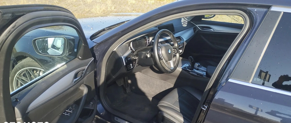BMW Seria 5 cena 89999 przebieg: 104854, rok produkcji 2018 z Szczecin małe 121